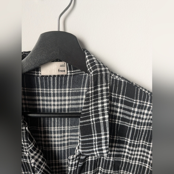 Aritzia Wilfred Free front-tie crop top black and white plaid - Size S - Picture 3 of 5
